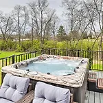 Beautiful Near Downtown W/ Hot Tub! Nashville