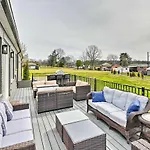 Holiday home Beautiful Near Downtown W/ Hot Tub! *