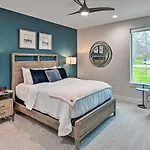 Beautiful Near Downtown W/ Hot Tub! *
