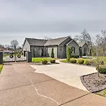 Beautiful Nashville Home Near Downtown With Hot Tub!