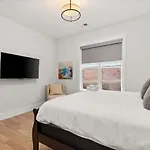 High End Getaway W Balcony In Prime West End