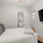 High End Getaway W Balcony In Prime West End