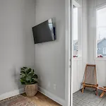 Serene Boho Chic Home-Mins To Dt