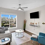 Apartment Palatial Abode With Downtown View & Free Parking *