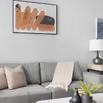 Modern Apartment In Prime Location Id9966X18