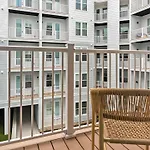 Modern Apartment In Prime Location Id9966X18