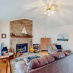 East End Harmony Retro Retreat