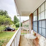 East End Harmony Retro Retreat