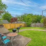 Cozy Cottage & Carriage House East Nash