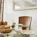 Relax In Style Near The Heart Of Music Holiday home