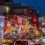 5 Points Retreat In East Walk To Restaurants Bars And Music Apartment *