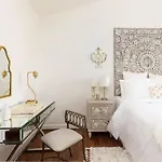 Relax In Style Near The Heart Of Music *