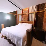 Broadway: The Speakeasy 4Br/2Bth 2200Sf Grnd Lvl