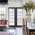 Hip, Cozy With A Fire Pit In Cleveland Park Holiday home *