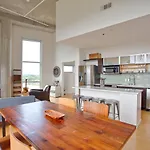 Luxe Two Bedroom Penthouse With Skyline Views, Internet, Gym Holiday home Nashville
