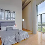 Holiday home Luxe Two Bedroom Penthouse With Skyline Views, Internet, Gym
