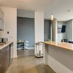 Longterm Just Across The River From Downtown- Fully Equipped For Long Term Holiday home Nashville