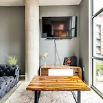 Longterm Just Across The River From Downtown- Fully Equipped For Long Term * Nashville