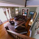 7000Sf 11Bed/3Bth 3 Acres! 5 Minutes Downtown