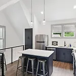 Apartment Vacation Near Bridgestone Arena!