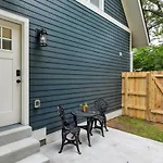 Vacation Near Bridgestone Arena! Apartment Nashville