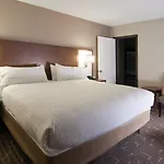 Holiday Inn Express & Suites Nashville-I-40 & I-24
