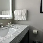 Hilton Garden Airport Hotel 3*