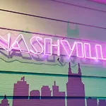 Mins To Downtown-Dolly\'S Oasis-Rooftop-Karaoke