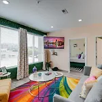 New 4 Bedroom Apt Near Dt Walk To Restaurants