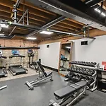 Studio With Pool Access 2 Mi To Downtown Nashville!