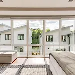Downtown Luxury - 10 Beds & Free Parking