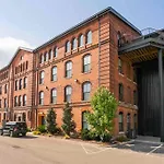 Lux Haven: Unforgettable Nashville Getaway In Historic Elegance