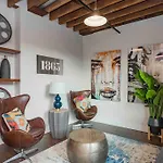 Lux Haven: Unforgettable Nashville Getaway In Historic Elegance