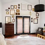 Roomy Craftsman Home Walkable To Bars & Eateries