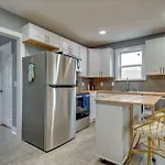 Holiday home Hot Tub Getaway Close To Downtown! *