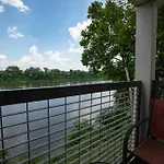 New Listing! Gorgeous Downtown Walk To On The River #3 Aparthotel