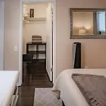 New Listing! Gorgeous Downtown Walk To On The River #3 Aparthotel