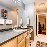 New Listing! Gorgeous Downtown Walk To On The River #3 4* Nashville