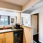Aparthotel New Listing! Gorgeous Downtown Walk To On The River #3 Nashville