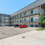 Near Downtown Broadway & Stadium With Free Parking Apartment Nashville