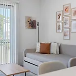Apartment Stunning Spacious Near Restaurants & Coffee