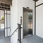 Modern Spacious With Parking By Downtown Broadway