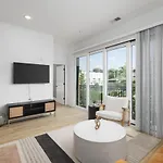 Apartment Trendy Spacious Condo, Walk To Coffee And Restaurants
