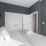 Modern East 3 Miles To Downtown Apartment *