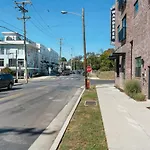 Apartment Chic East With Free Parking 3 Mi To Broadway *