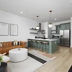 Trendy Spacious Condo, Walk To Coffee And Restaurants