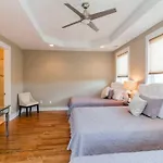 Glitz & Guitars I Stylish 3br With Rooftop Hot Tub In East