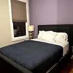 Holiday home The Painted Muse I Stylish 3br With Rooftop Hot Tub In East