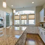 The Painted Muse I Stylish 3br With Rooftop Hot Tub In East