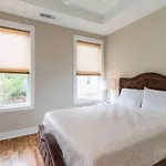 Glitz & Guitars I Stylish 3br With Rooftop Hot Tub In East Holiday home *